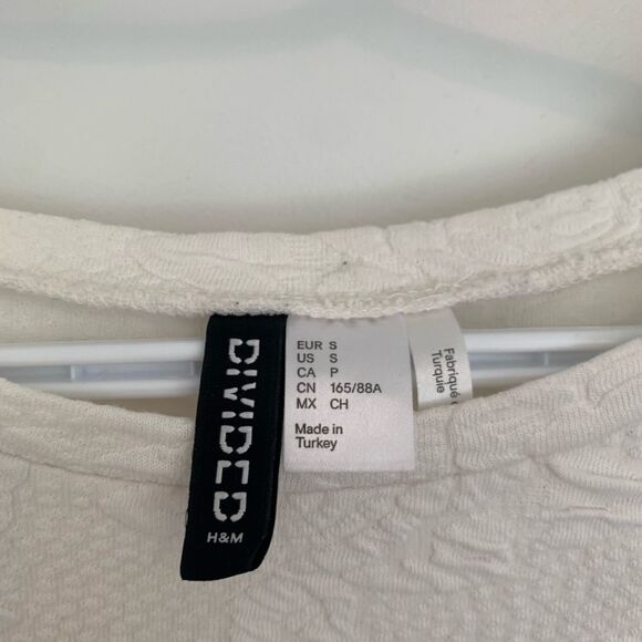 🌸3 for $30🌸 Divided by H&M Floral Woven Cropped T-shirt - Picture 3 of 5